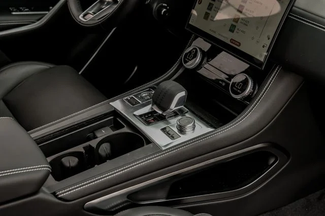 2026 Jaguar F-Pace R-Dynamic S - Photo 30