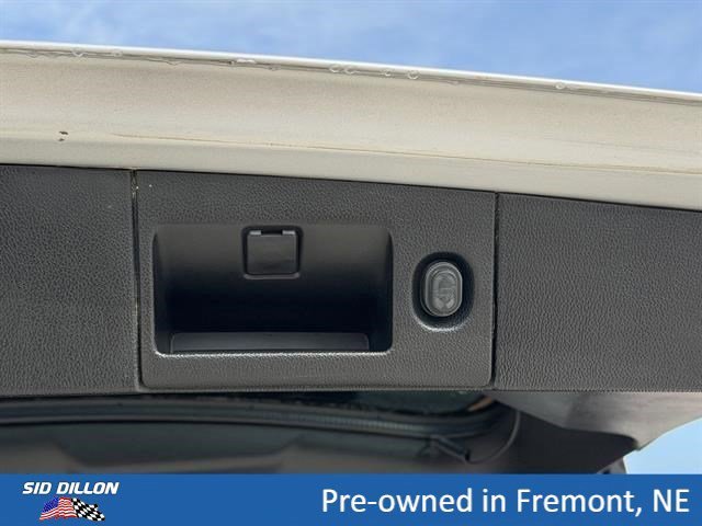 Used 2020 Silver Ice Metallic Chevrolet Premier image 7
