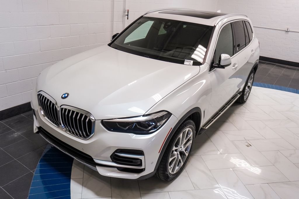 Used 2023 White BMW sDrive40i image 40