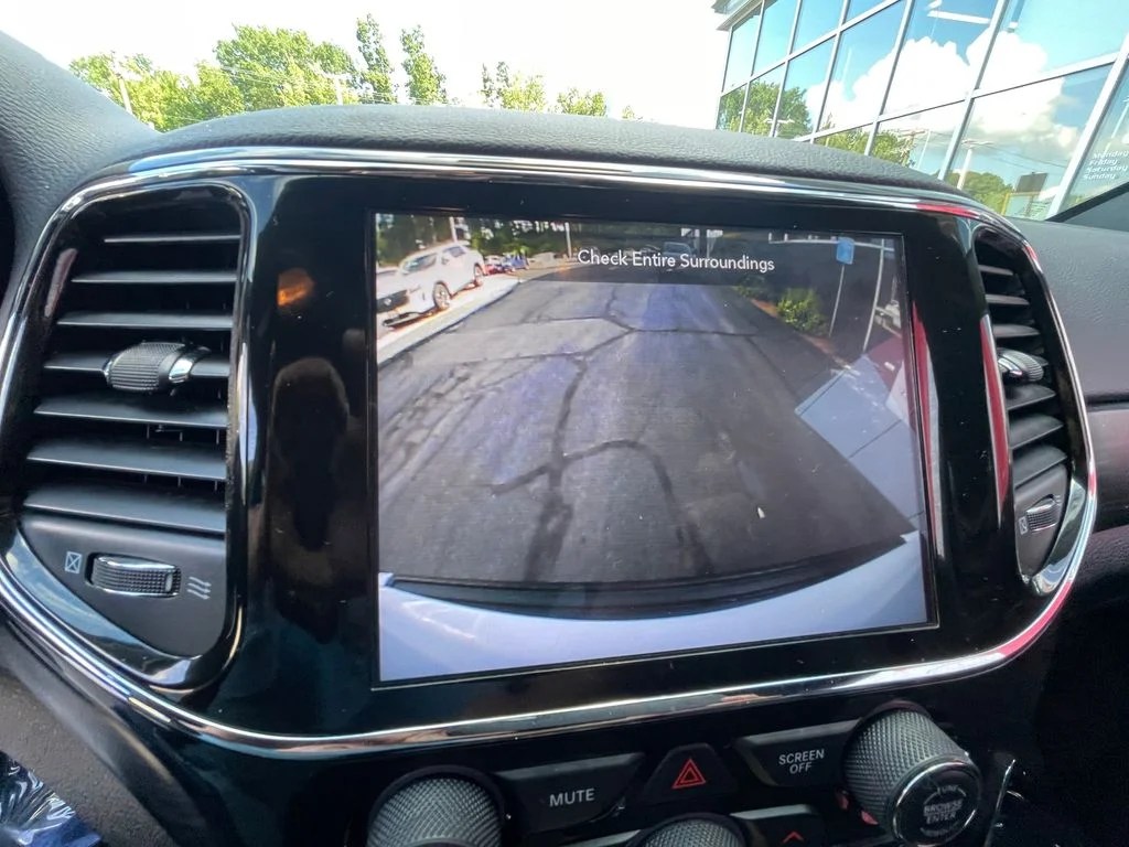 Used 2022 White Jeep Laredo X image 16