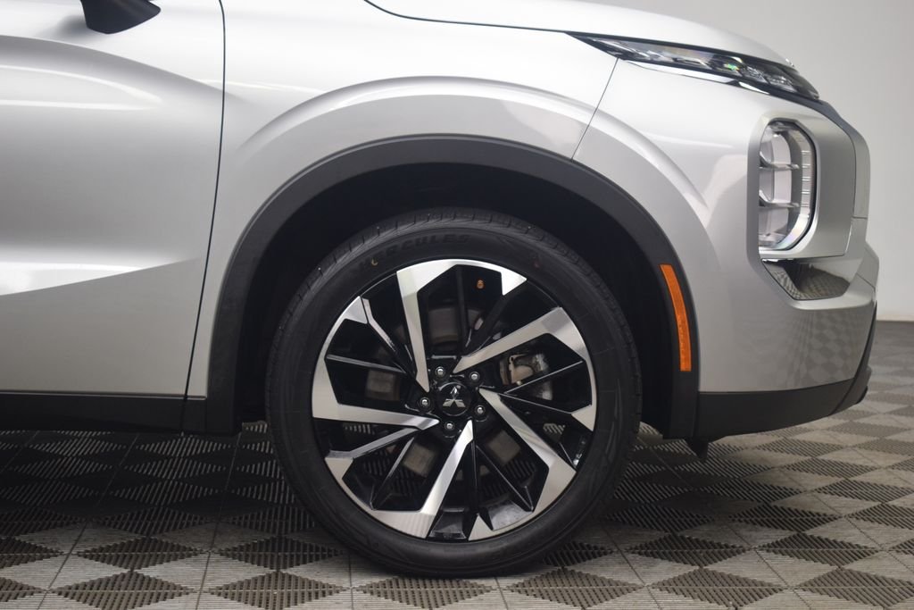Used 2022  Mitsubishi ES image 23