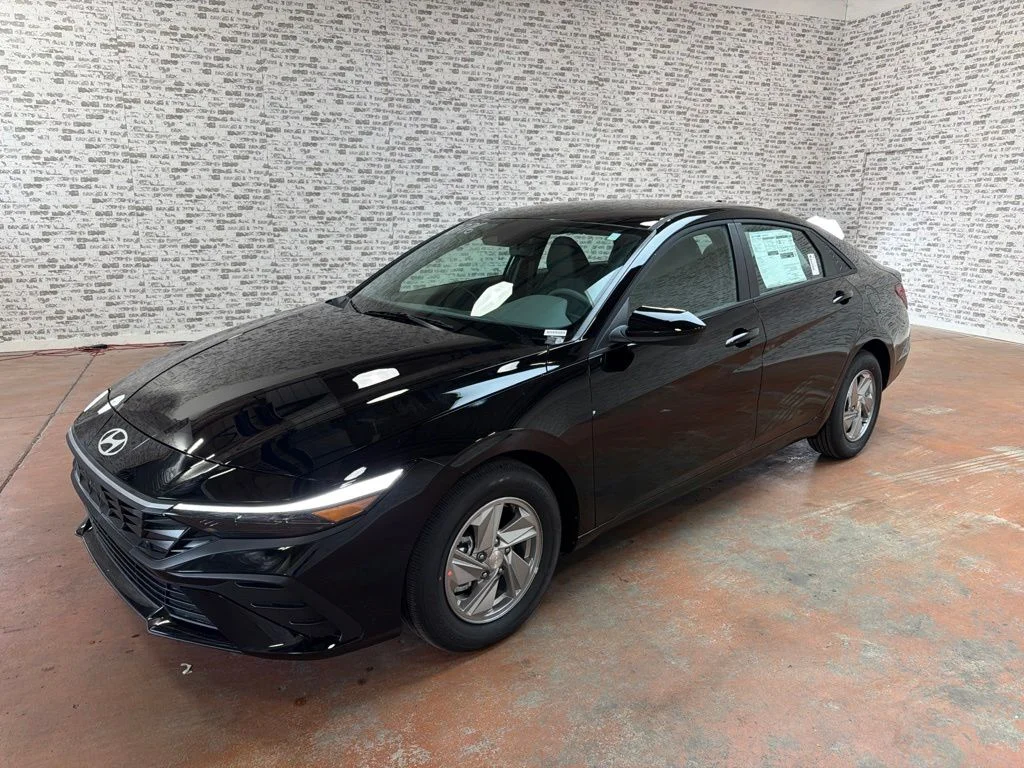 New 2026 Abyss Black Hyundai SE image 3