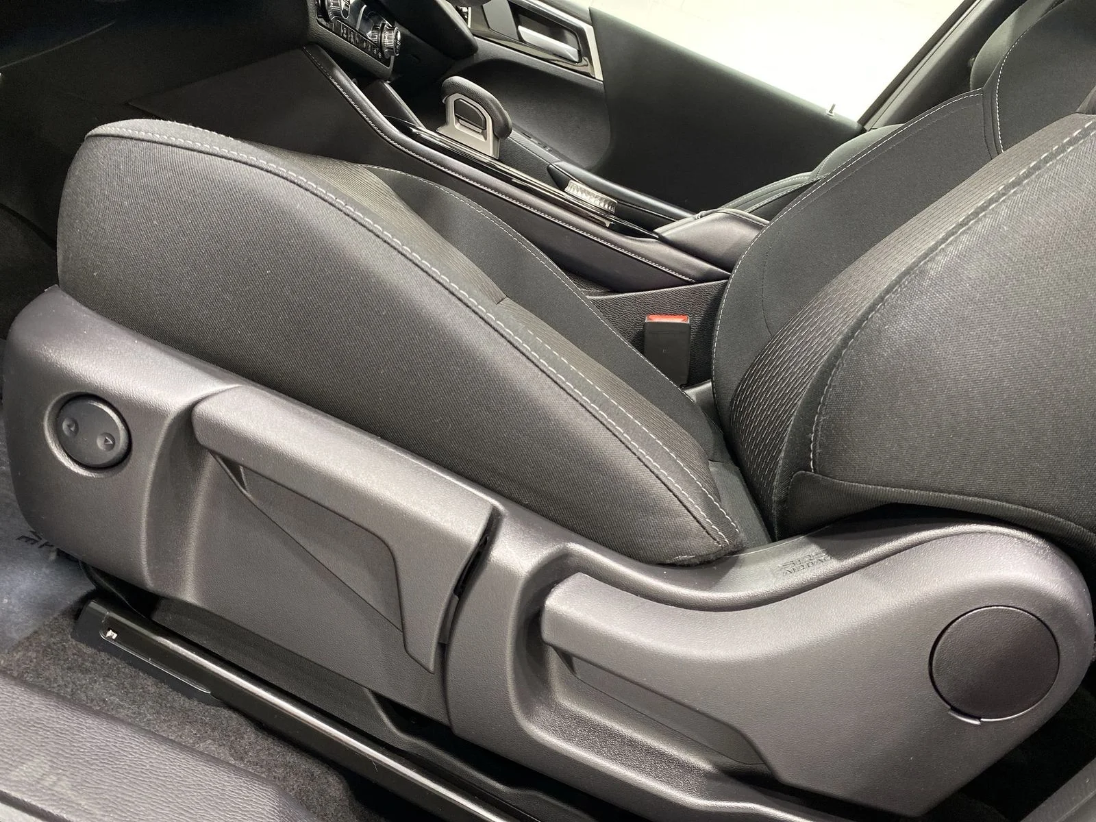 Used 2025 Black Mitsubishi ES image 12