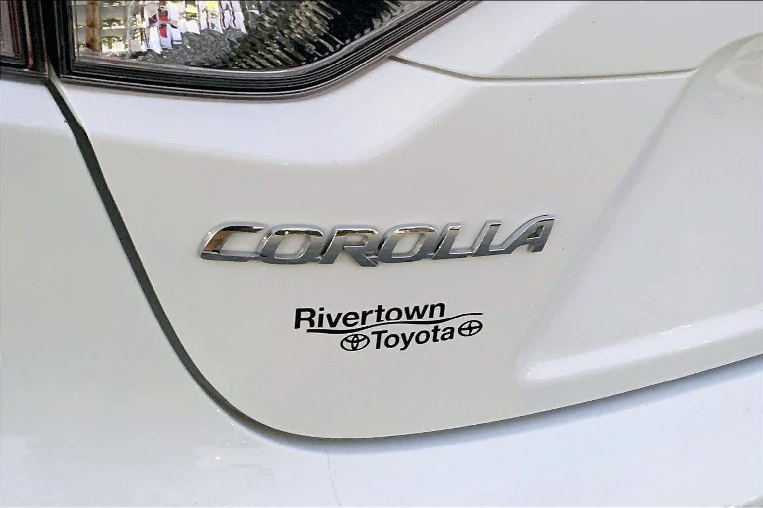 Used 2026 Ice Cap Toyota LE image 30