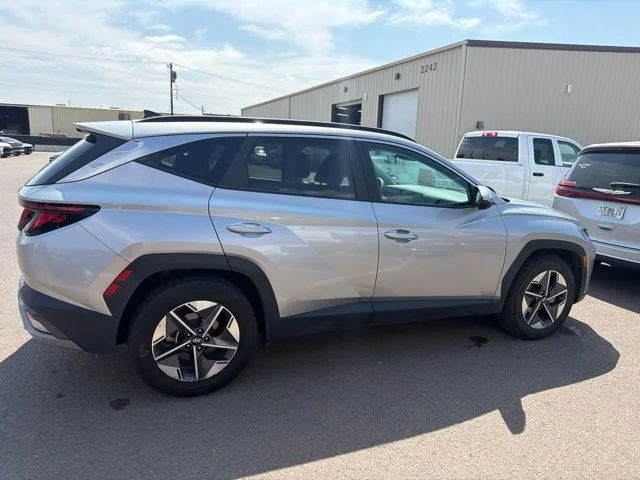 Used 2025 Silver Hyundai SEL image 9