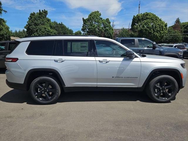 New 2026 Silver Zynith Exterior Paint Jeep Limited image 8