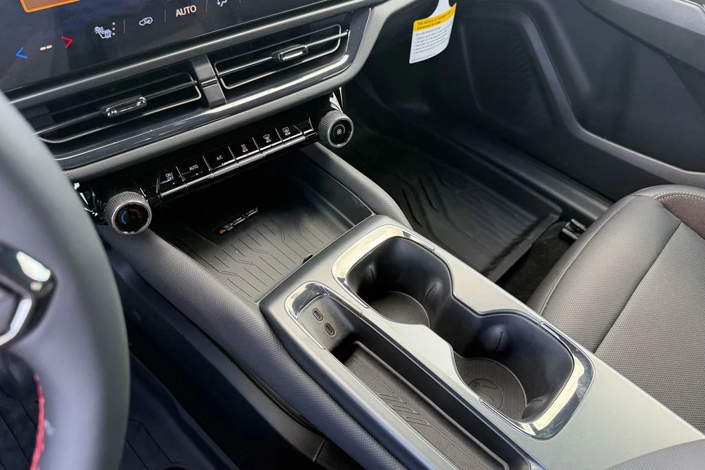 2025 Chevrolet Equinox EV RS - Photo 19