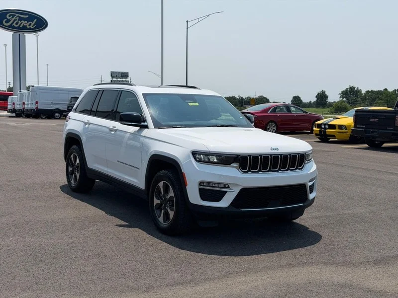 Certified Used 2024 Bright White Clearcoat Jeep 4X4 image 4