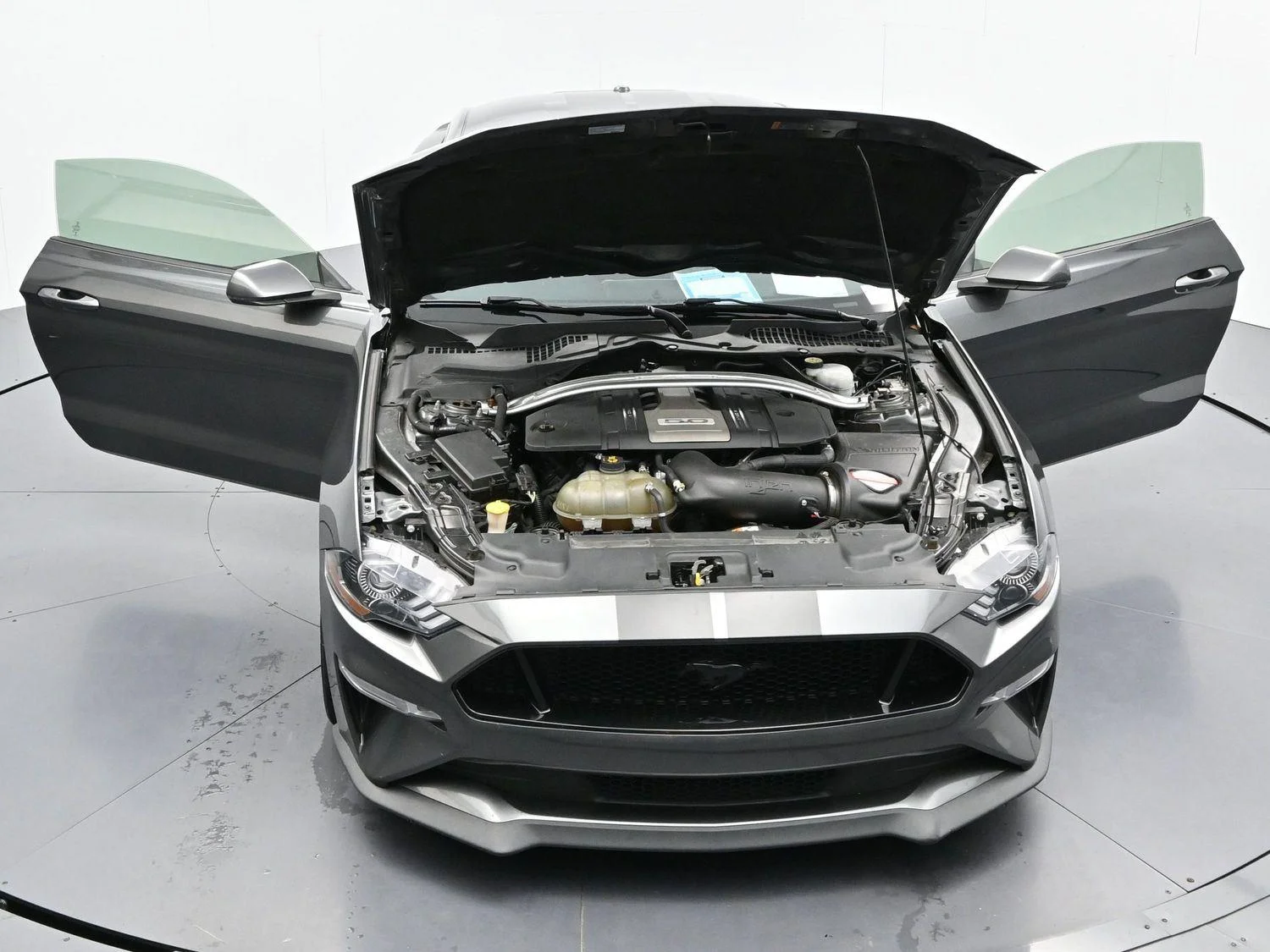 Used 2018 Magnetic Ford GT Premium image 37