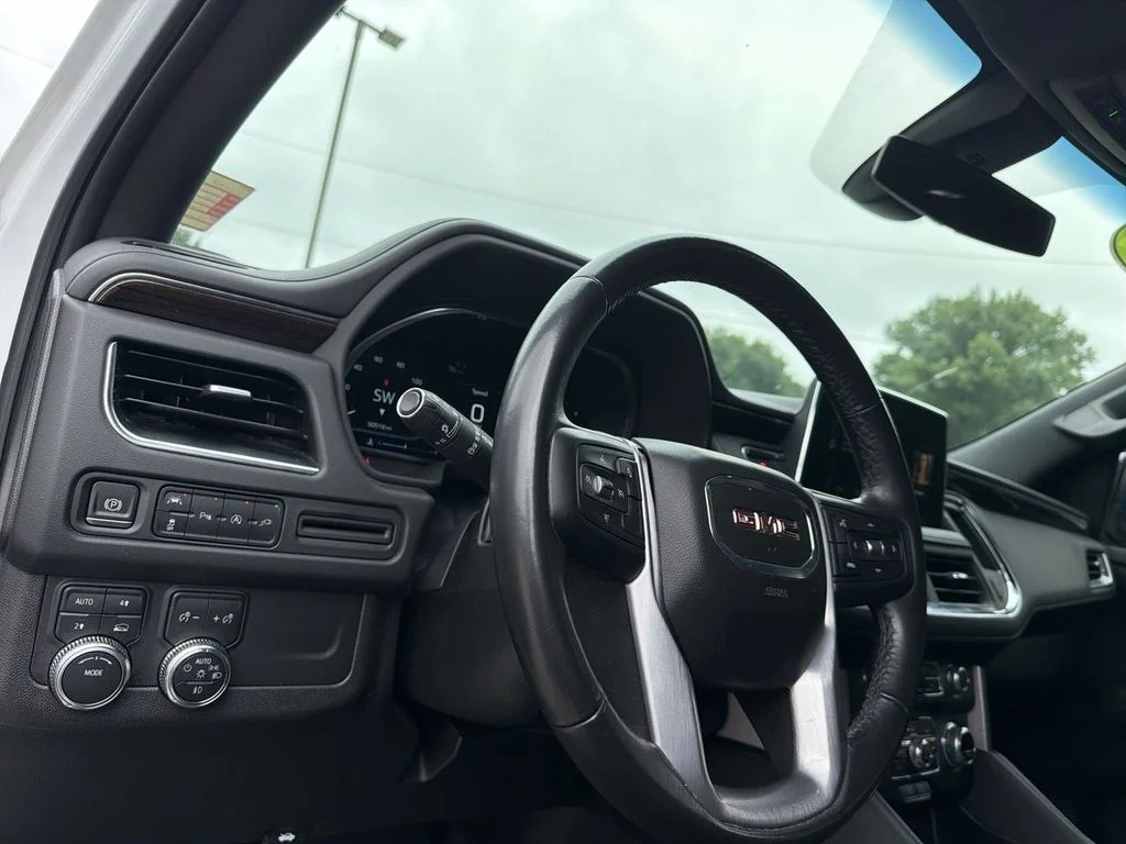 Used 2022 White GMC SLE image 10