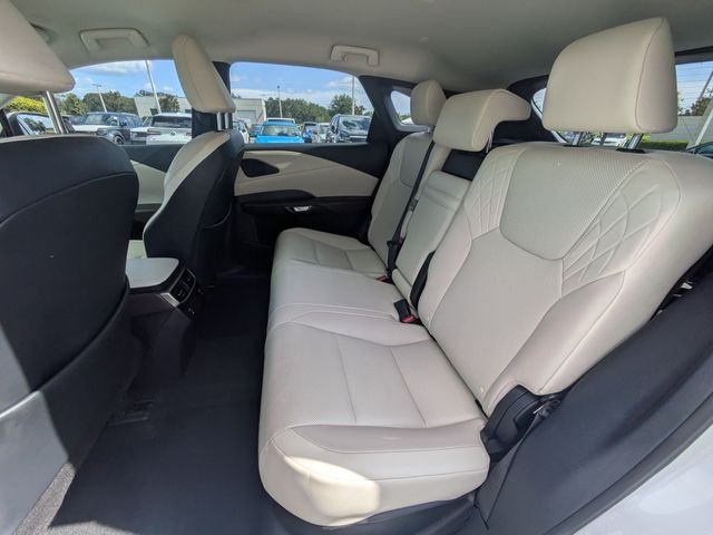 Used 2024 White Lexus 350 image 12