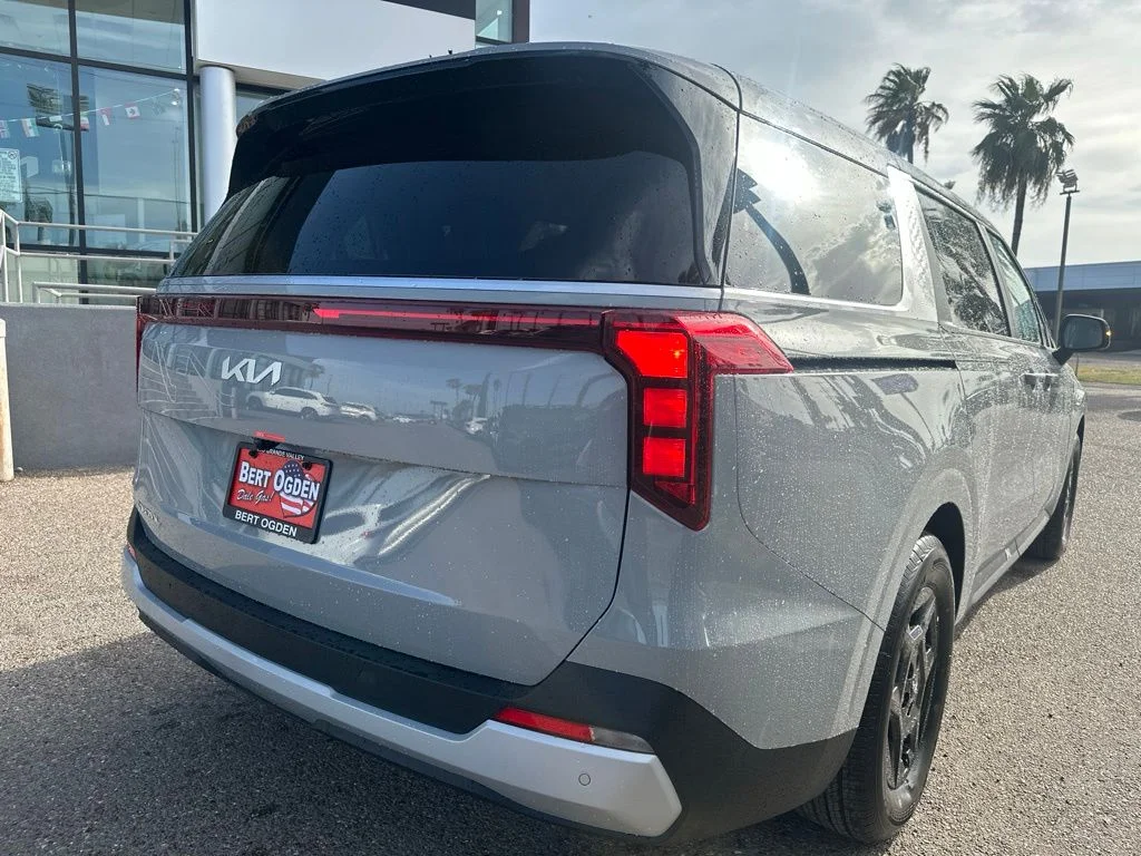 New 2027 White Kia LXS image 5
