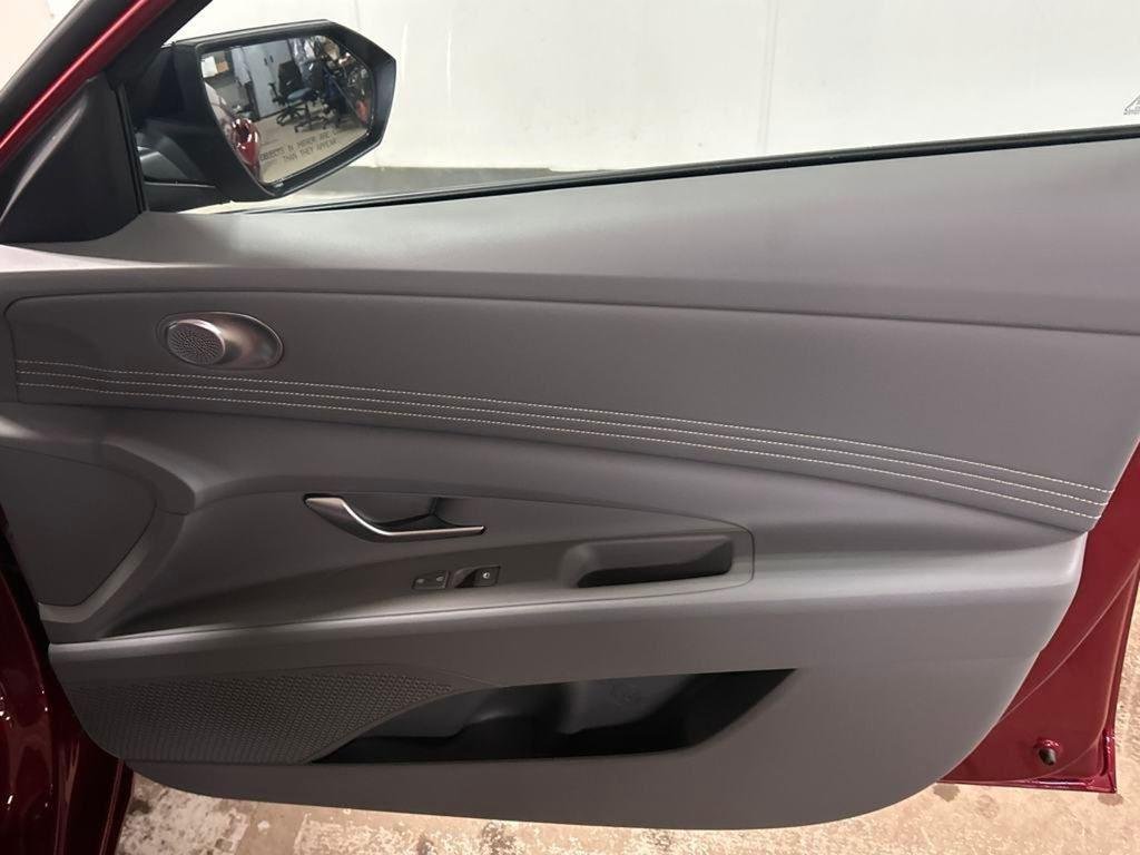 2025 Hyundai Elantra SEL - Photo 18