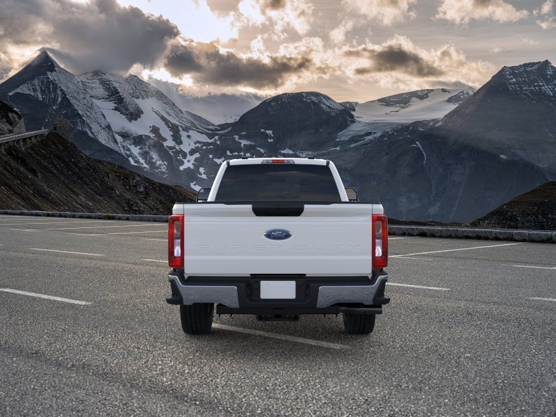 New 2026 Oxford White Ford XLT image 5