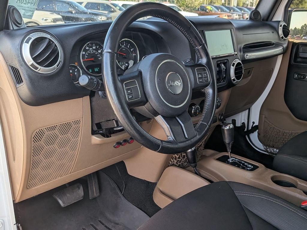 Used 2014 White Jeep Unlimited Sahara image 32