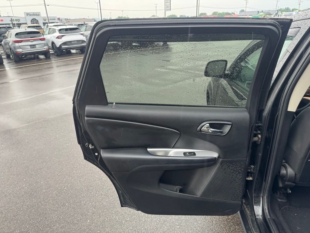 Used 2016 Black Dodge SXT image 15