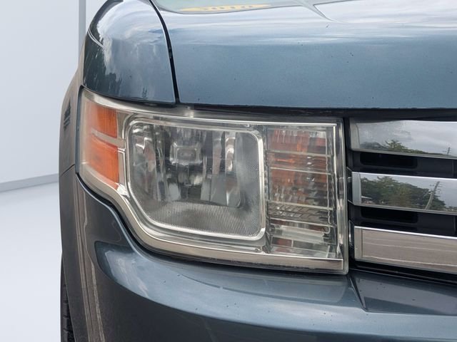 Used 2010 White Ford SE image 9
