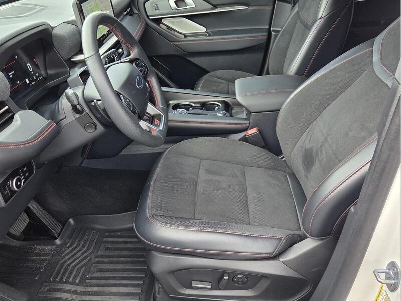 Used 2025 White Metallic FORD ST 4WD image 10