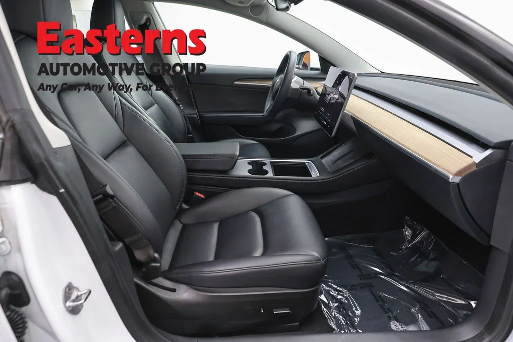 Used 2023 White Tesla Base image 17