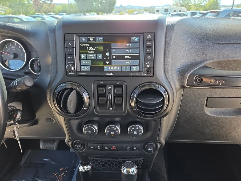 Used 2017 White Jeep Unlimited Sahara image 24