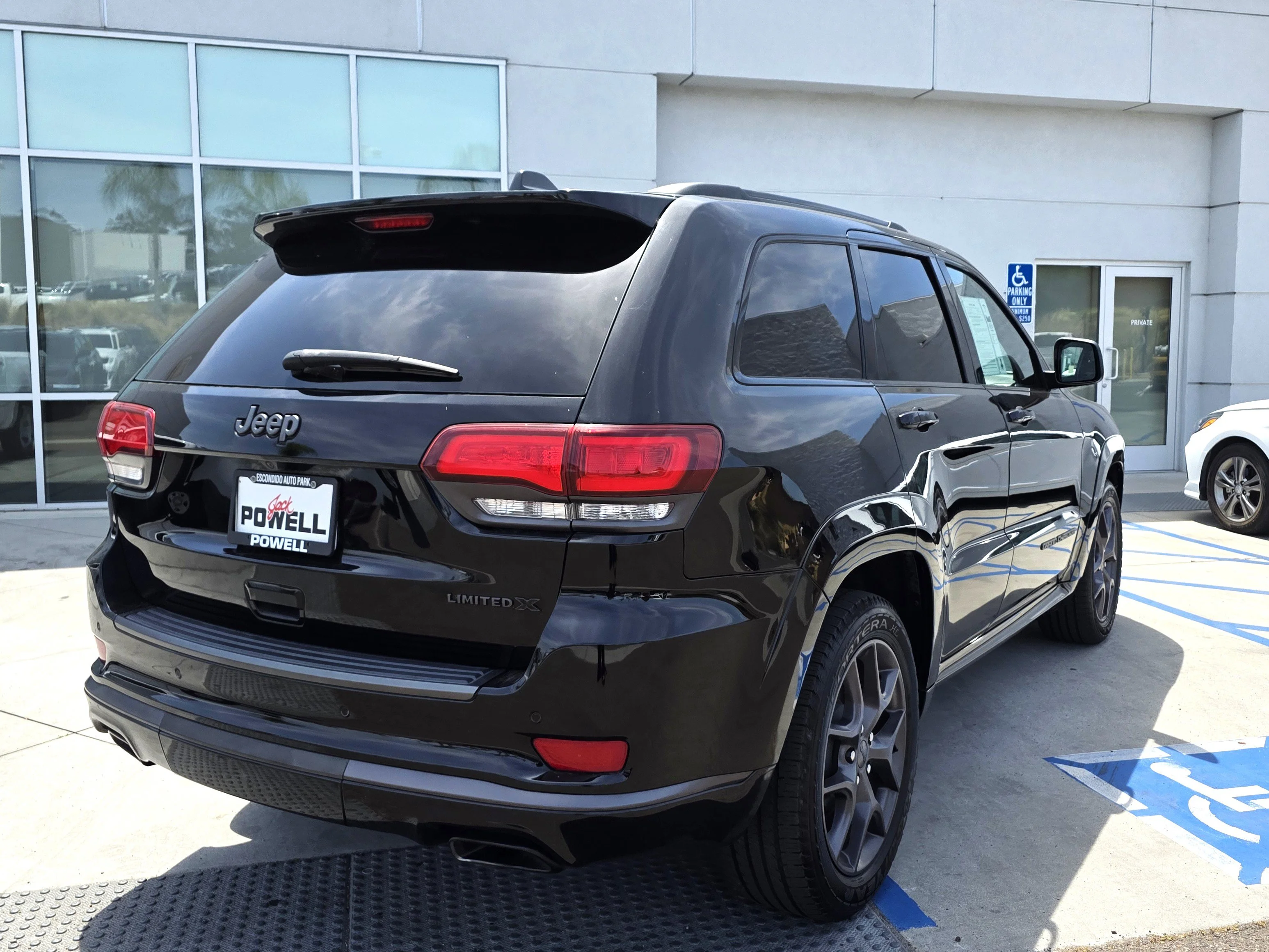 Used 2020 Diamond Black Jeep Limited image 5