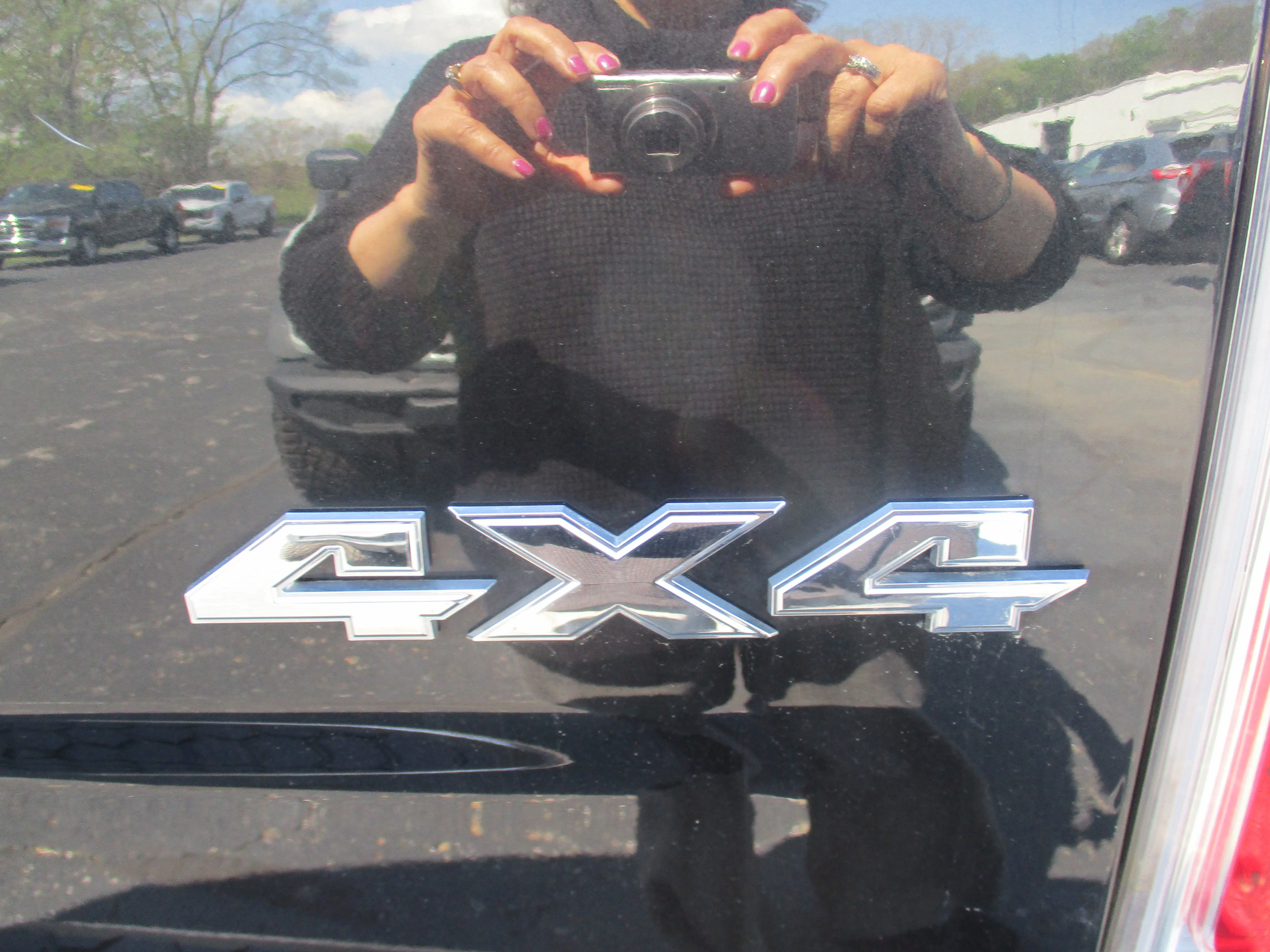 Used 2016 Brilliant Black Crystal Pearlcoat Ram Laramie image 28