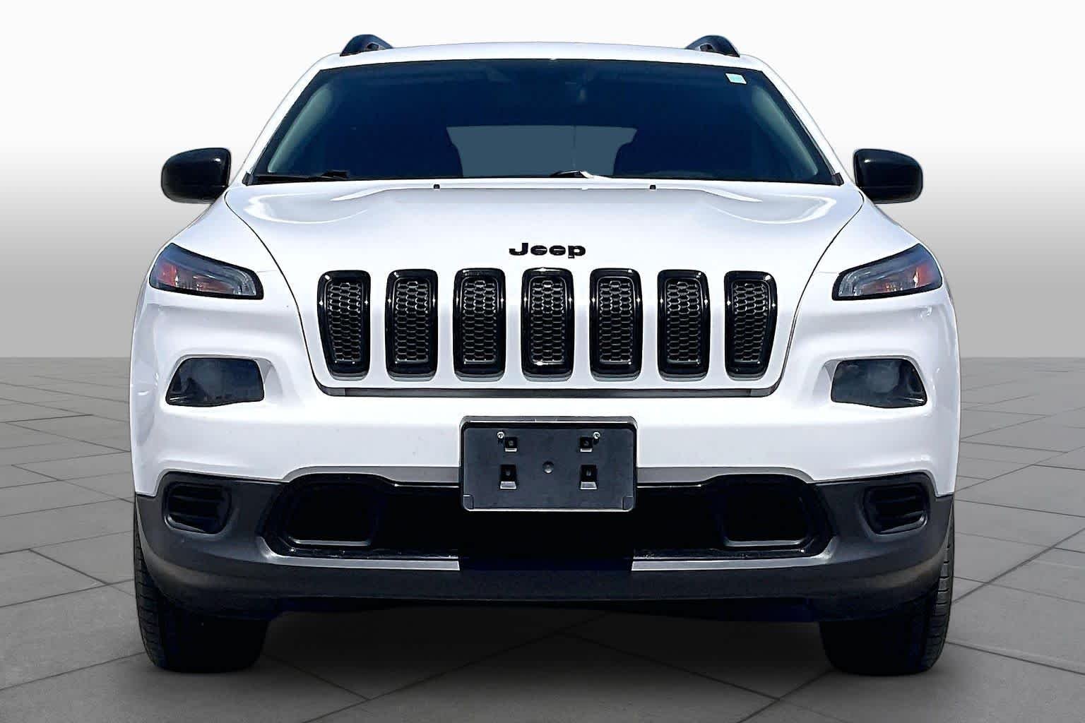 Pre-Owned 2017 Jeep Cherokee Altitude