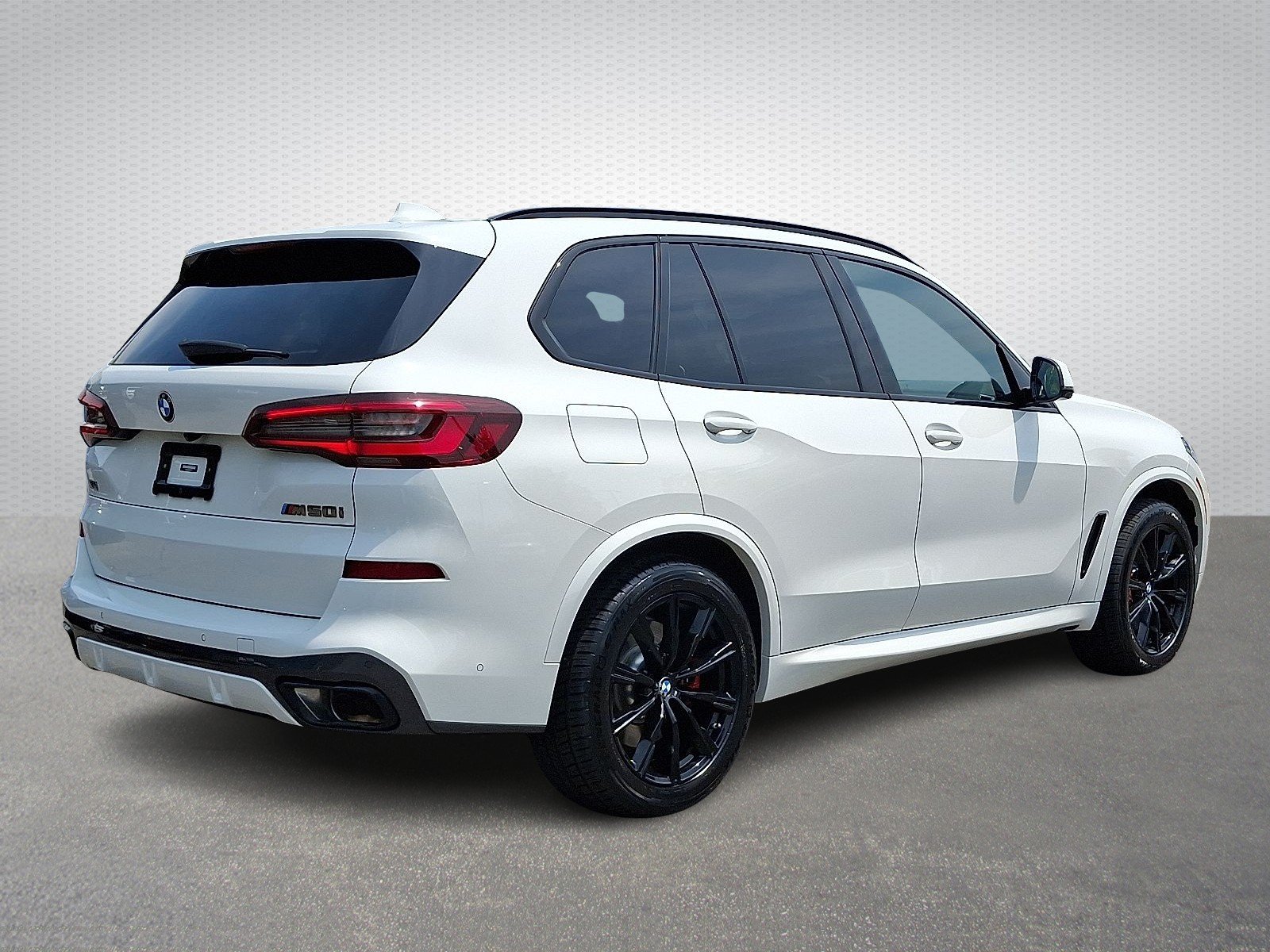 Certified Used 2023 Alpine White - 300 BMW M50i image 6