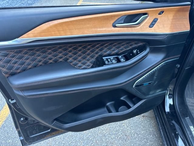 Used 2023 Diamond Black Crystal Pearlcoat Jeep Summit Reserve image 14