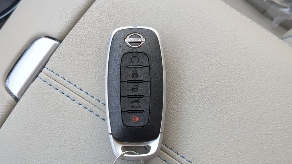 New 2026 Everest White Pearl TriCoat Nissan Platinum image 10