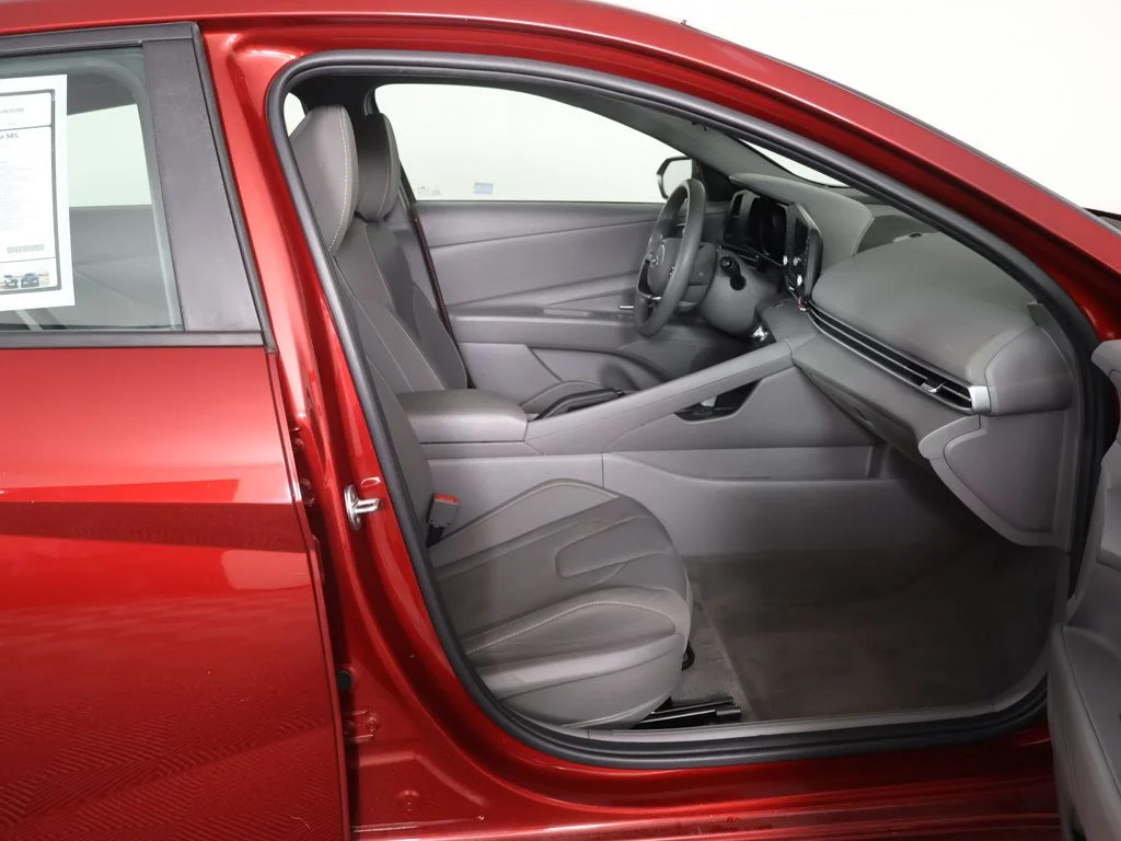 Used 2023 Red Hyundai SEL image 28