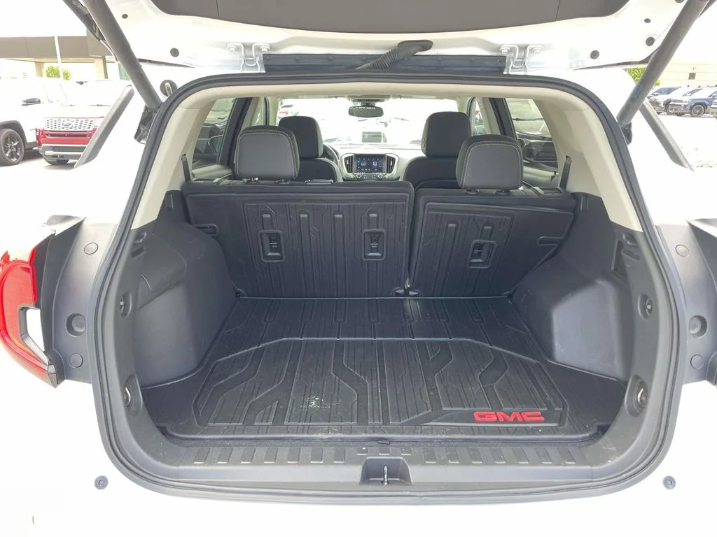 Used 2023 Summit White GMC Denali image 36