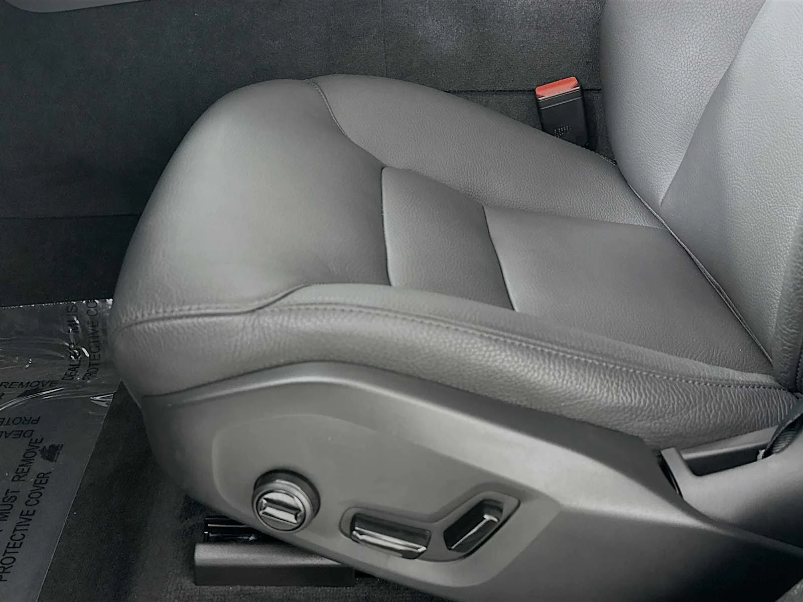2025 Volvo XC60 Plus - Photo 18