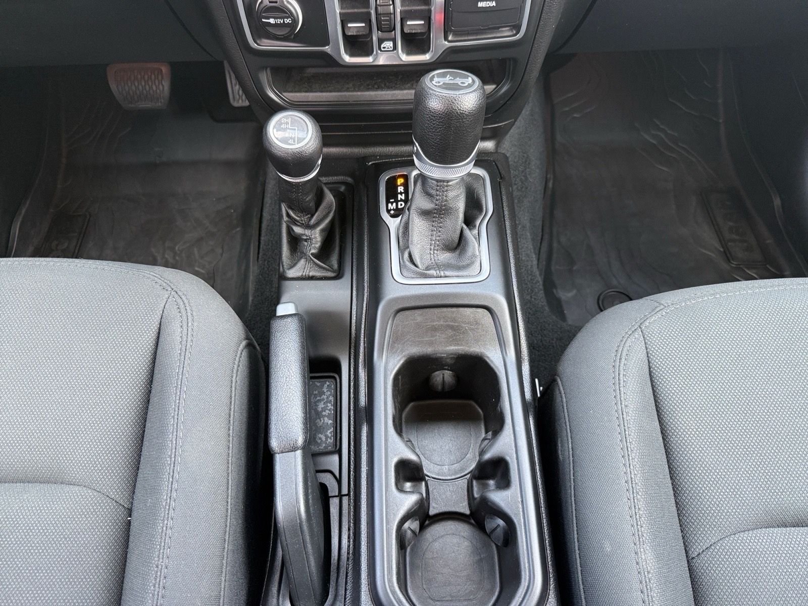 Used 2018 Crystal Metallic Jeep Unlimited Sport S image 16