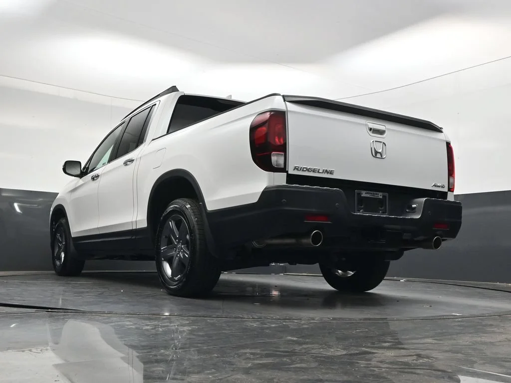 Certified Used 2023 Platinum White Pearl Honda RTL-E image 35