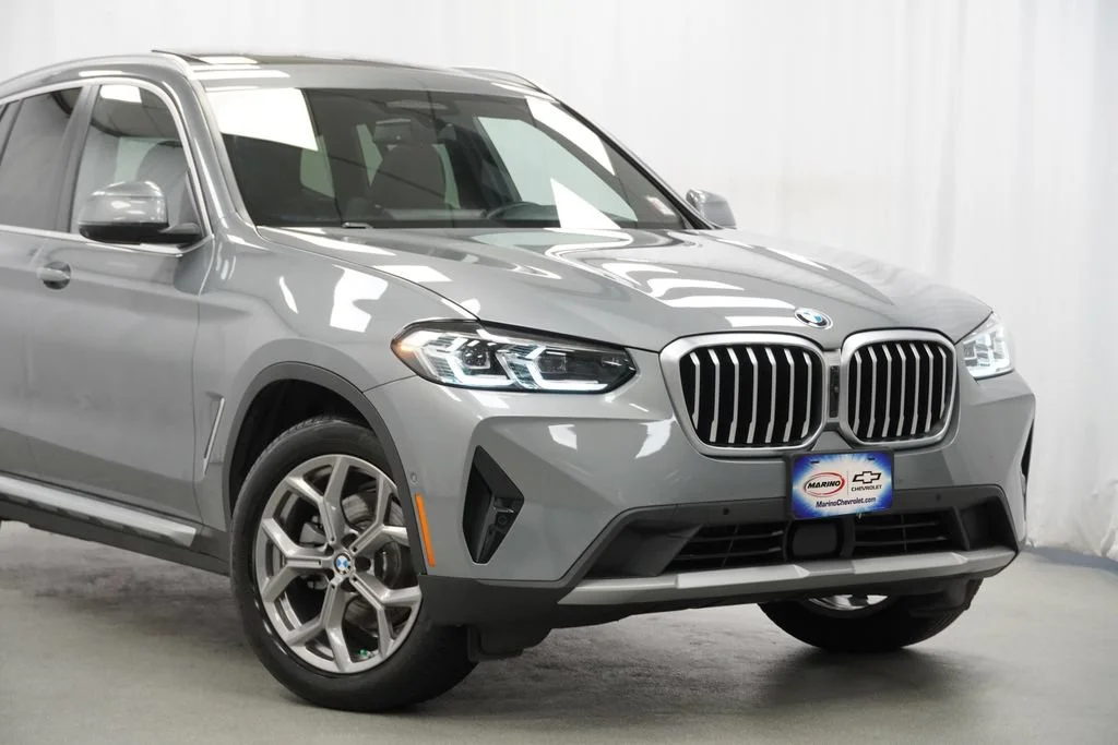 Used 2024 Gray BMW xDrive30i image 9