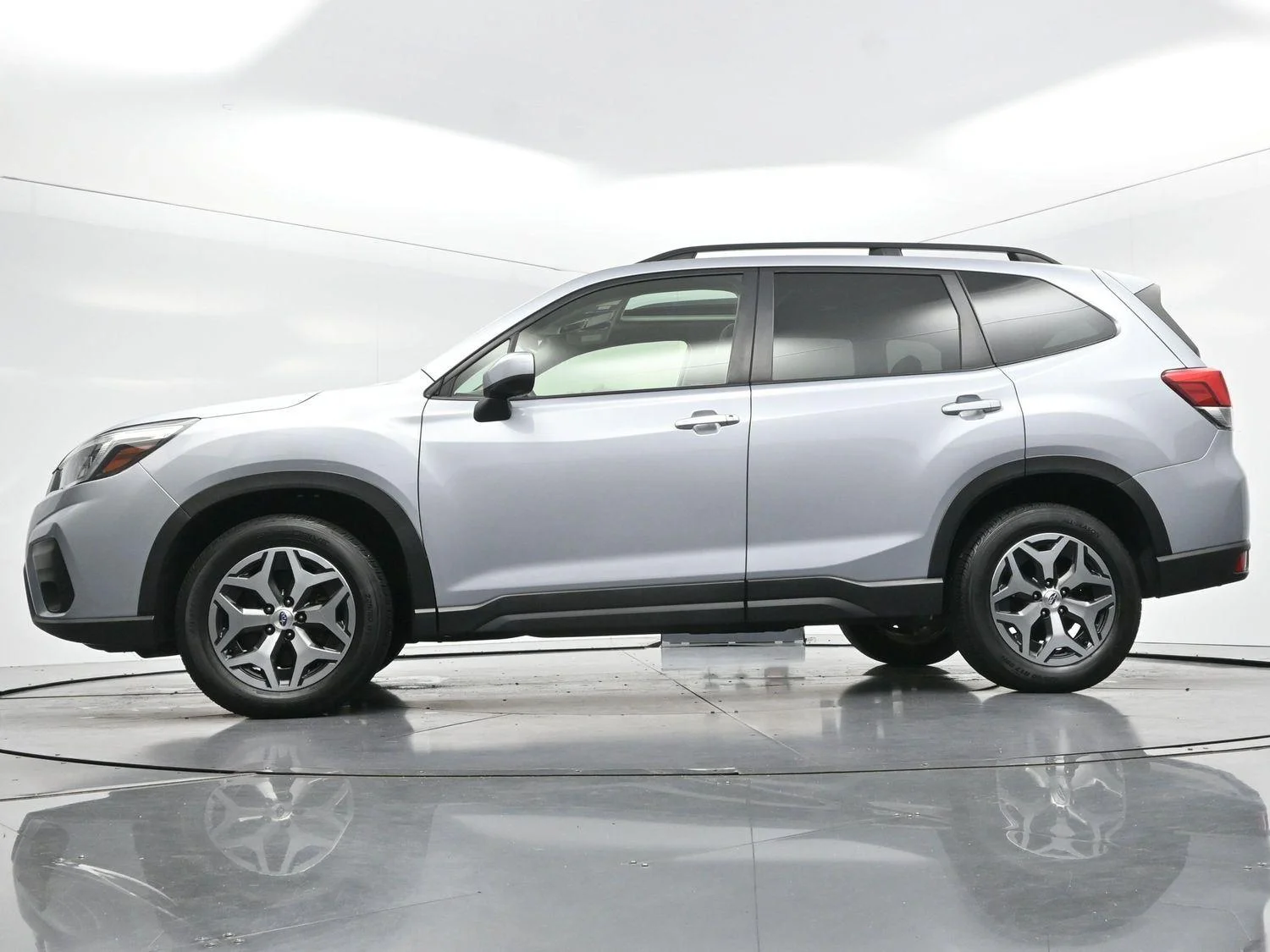 Used 2020 Ice Silver Metallic Subaru Premium image 44