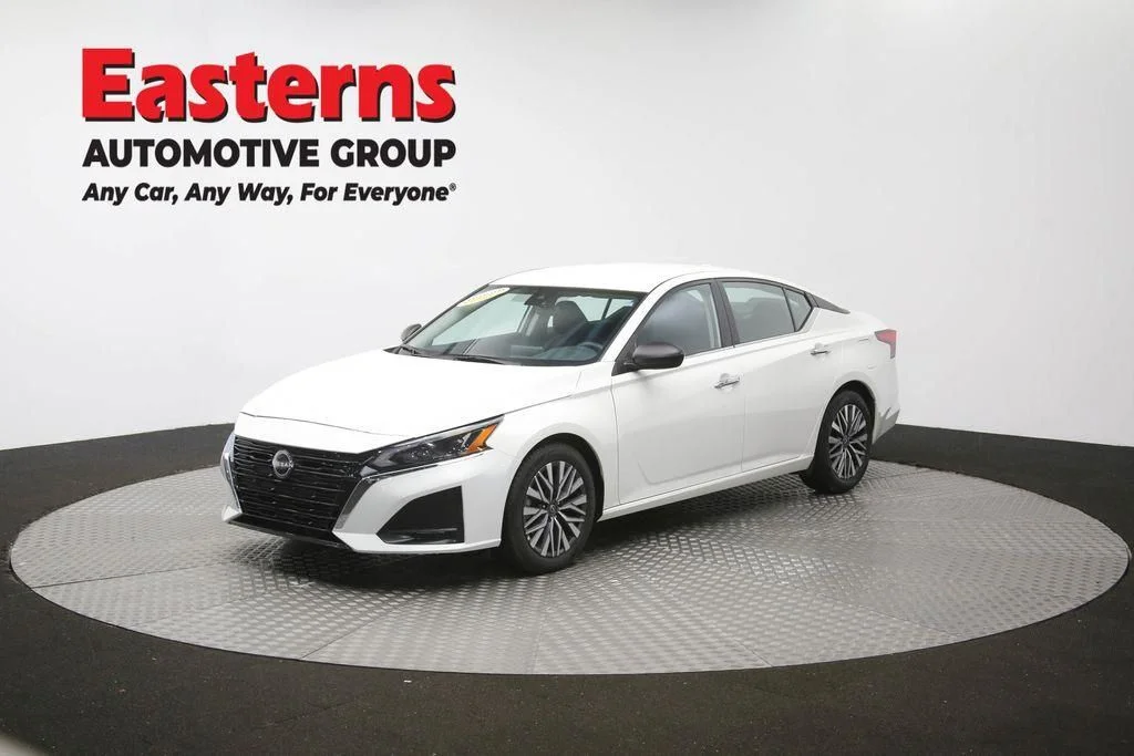 Used 2025 White Nissan 2.5 SV image 59