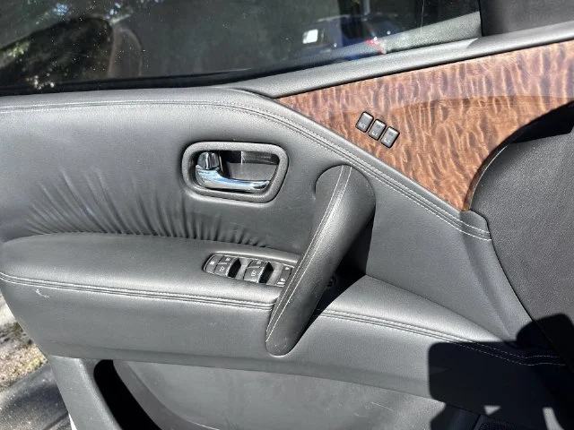 Used 2018 White Nissan SL image 32