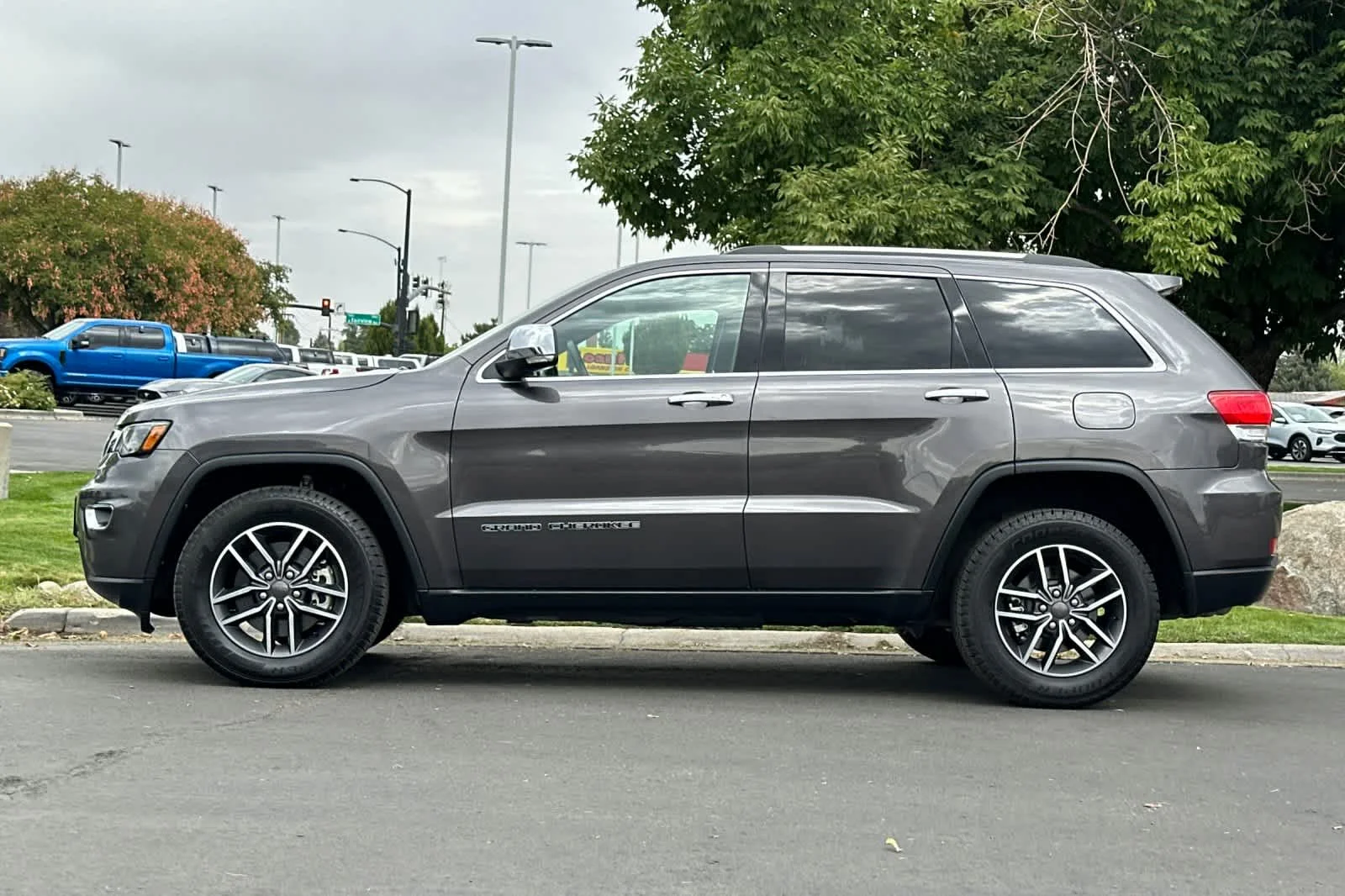 Certified Used 2019 Granite Crystal Clearcoat Metallic Jeep Limited image 5