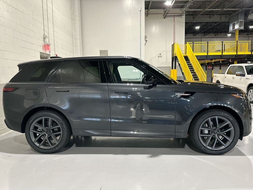 Used 2026 Carpathian Grey Prem Met Land Rover SE image 4