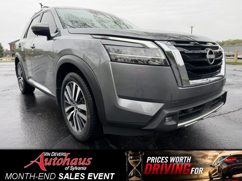 2022 Nissan Pathfinder Platinum 4WD's photo