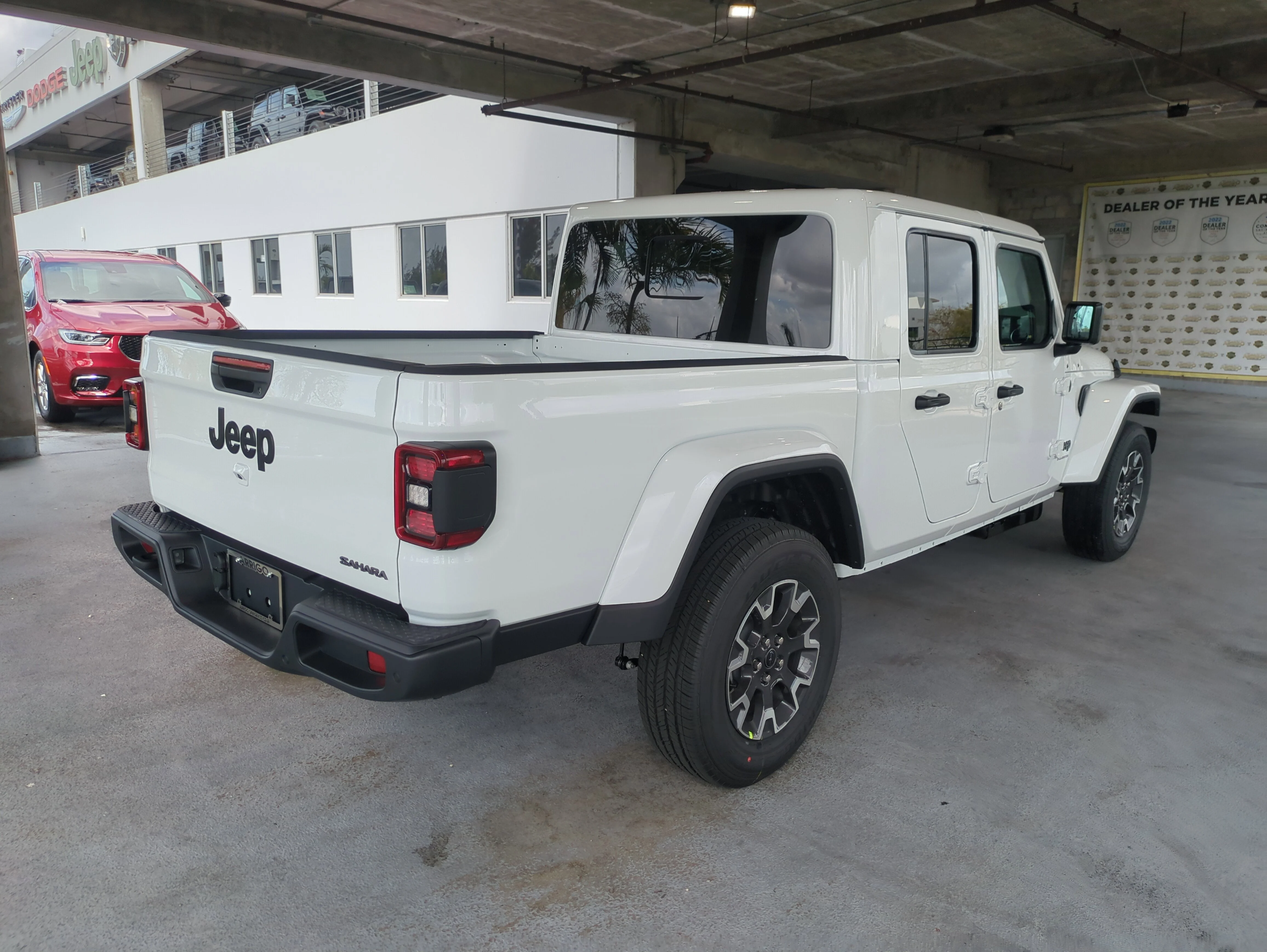 New 2026 Bright White Clear-Coat Exterior Paint Jeep Sahara image 4