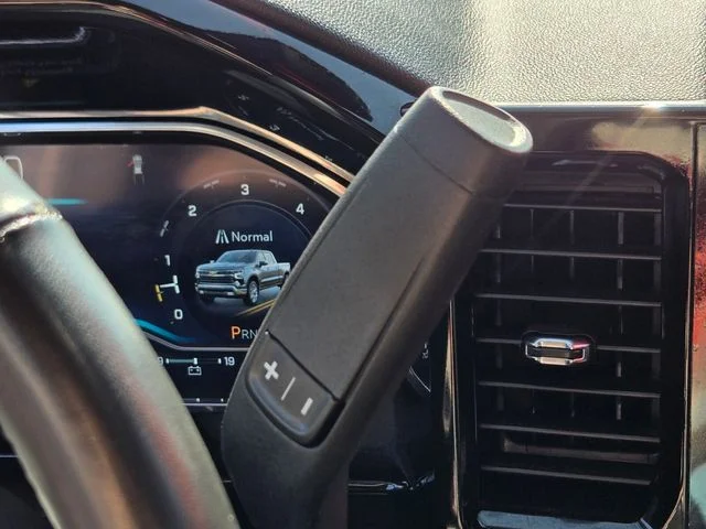 Used 2025 White Chevrolet LT image 30