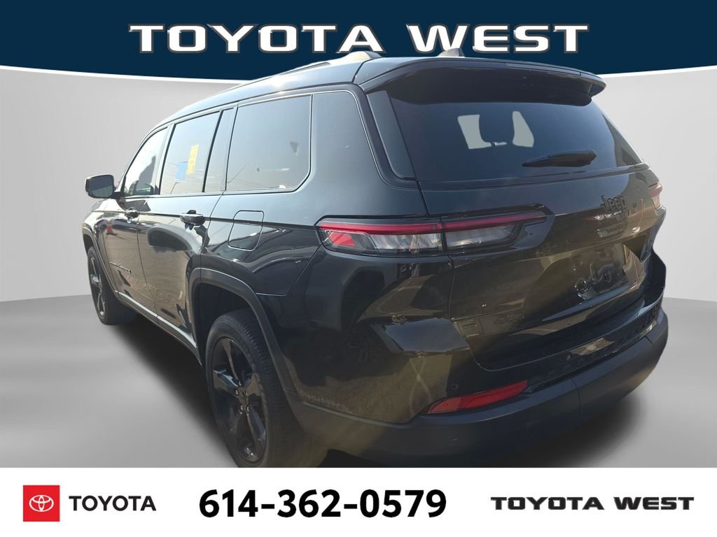 Used 2023 Black Jeep Altitude image 5