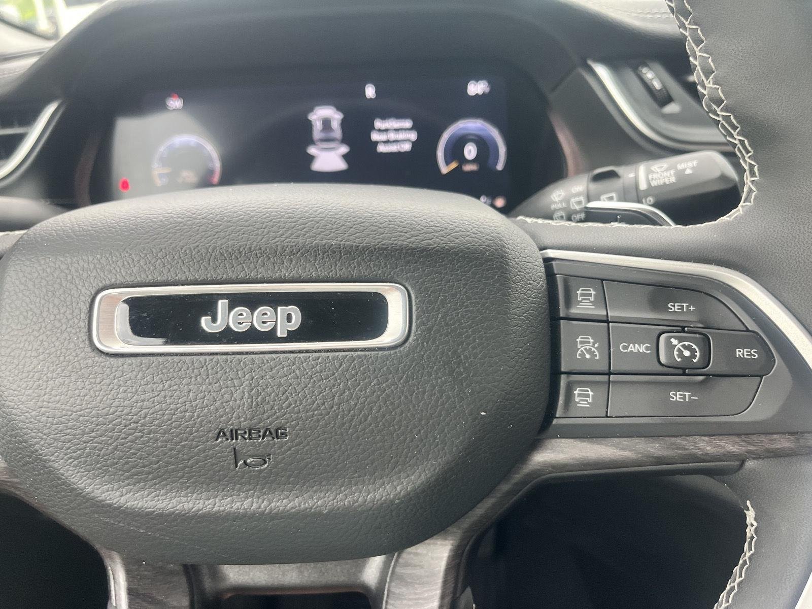 Used 2023 Rocky Mountain Pearlcoat Jeep Limited image 25
