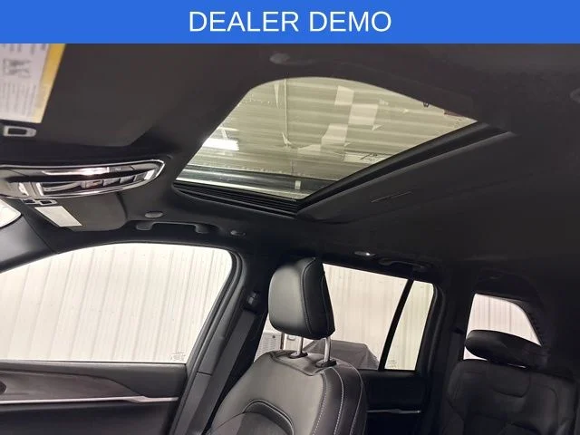 New 2026 Bright White Clear-Coat Exterior Paint Jeep Altitude image 29