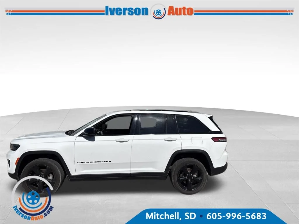 Used 2023 White Jeep Altitude X image 2