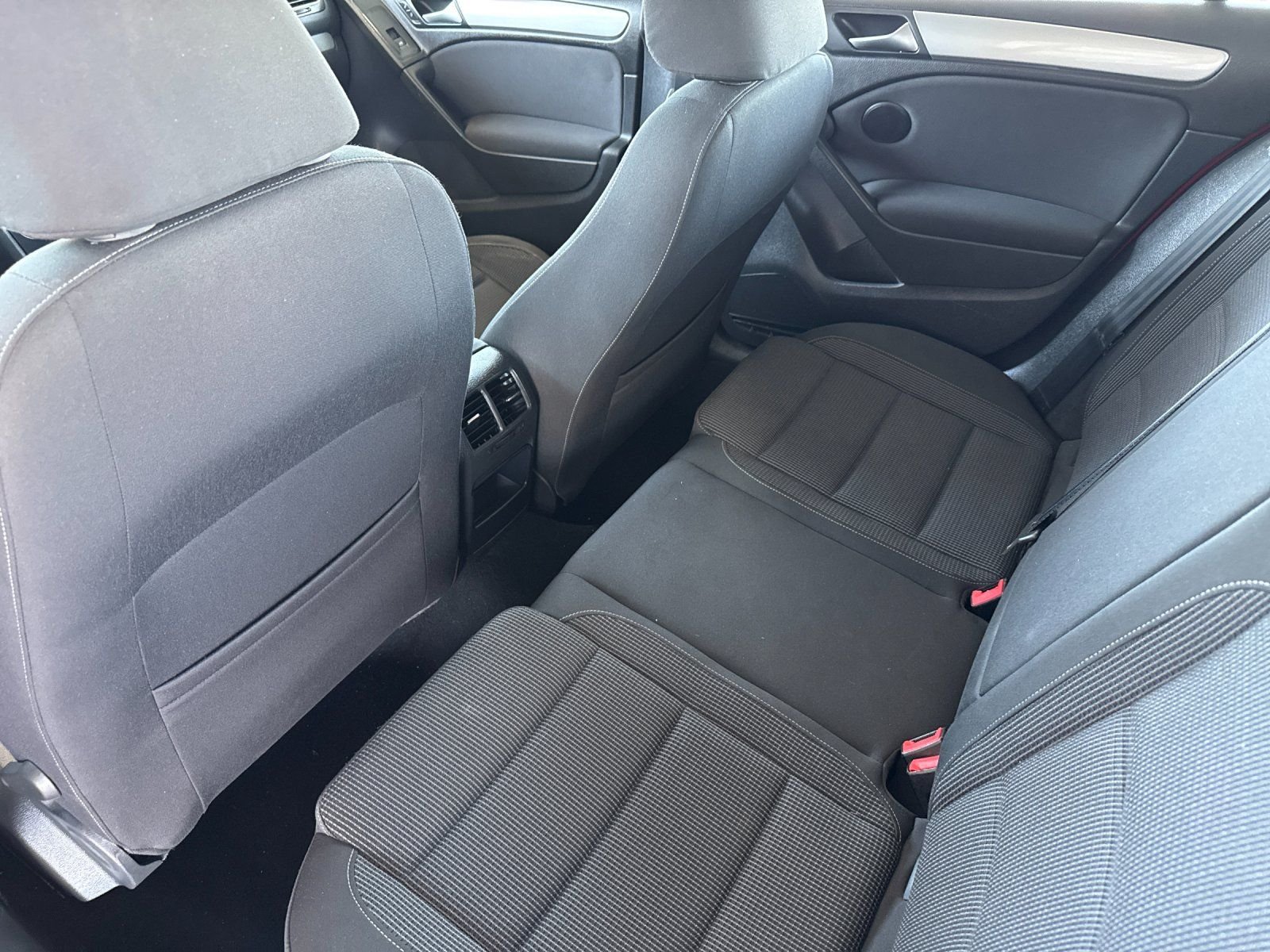 Used 2013  Volkswagen 2.5L image 11