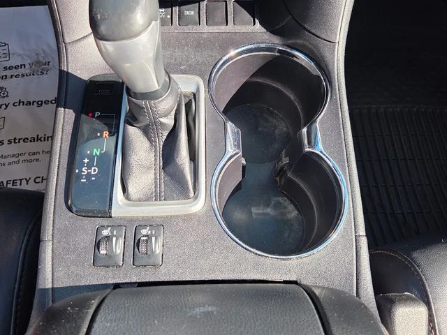 Used 2017 Silver Toyota XLE image 20